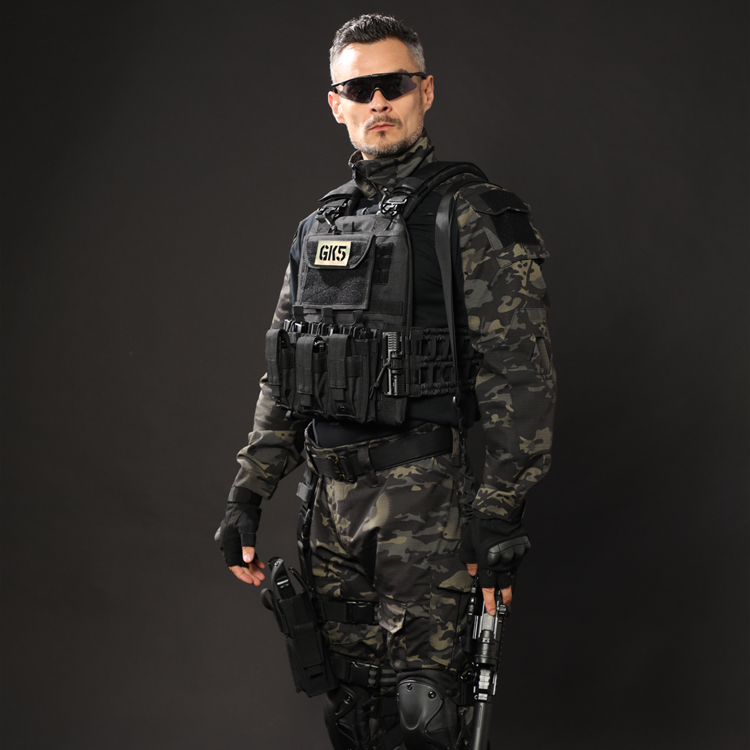 black quick release plate carrier on model front view